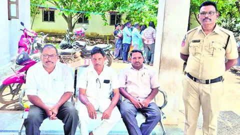గ్రామంలో ఉన్నారని..