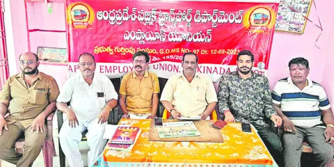 ఆర్టీసీ స్థలాల ధారాదత్తం దారుణం