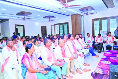బీఆర్‌ఎస్‌ను దెబ్బతీసే కుట్ర