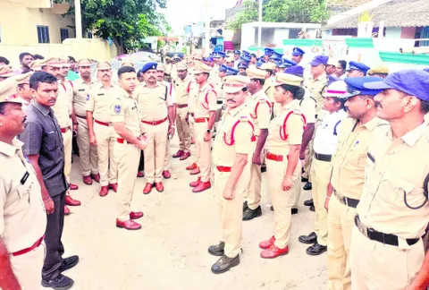 నకిరేకల్‌ పట్టణంలో కార్డెన్‌ సెర్చ్‌