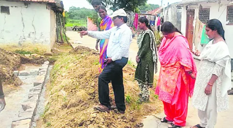 దళారులను నమ్మి మోసపోవద్దు 
