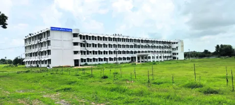 సీఎంసీ మెడికల్‌ కాలేజ్‌ పేరిట మోసం! 