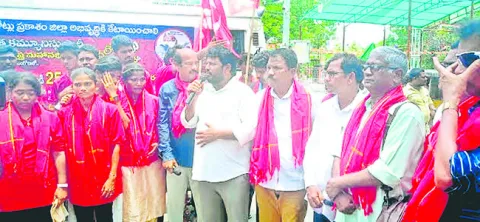ఆటపాటలతో ప్రభుత్వాలను నిలదీస్తాం 