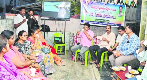 ఉద్యోగుల సమస్యలను పరిష్కరించాలి 