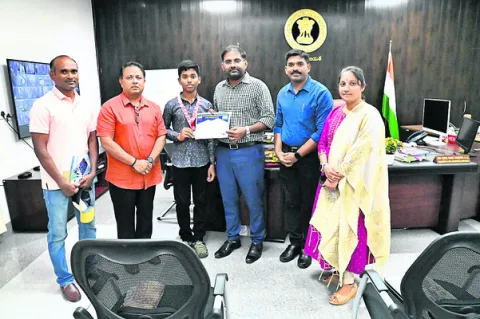 ఘనత సాధించిన తండ్రీకొడుకులు 