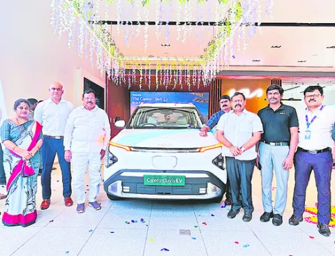 మార్కెట్‌లోకి కియా కారెన్స్‌ క్లావిస్‌ ఎలక్ట్రికల్‌ కార