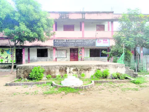 పీఎంశ్రీతో వసతులు మెరుగు