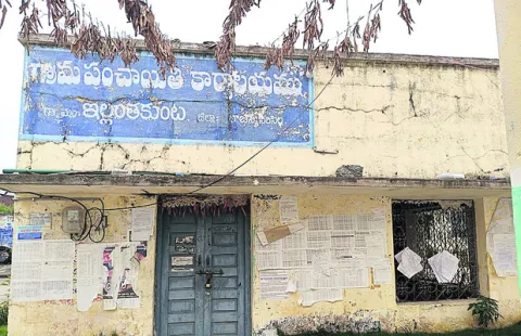నెలలో నలుగురు కార్యదర్శులు