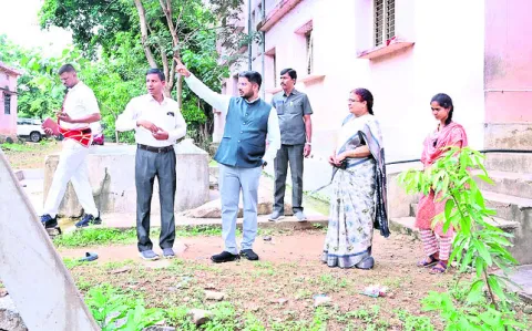 పరిసరాలను శుభ్రంగా ఉంచాలి