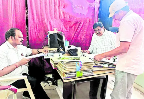 టీపీఓపై అవినీతి ఆరోపణలపై క్షేత్రస్థాయిలో విచారణ 

