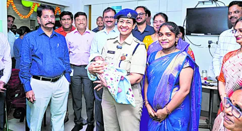 నవజాత శిశువులకు ‘తల్లి పాల బ్యాంక్‌’ 