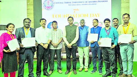 ఘనంగా గిరిజన వర్సిటీ 7వ వ్యవస్థాపక దినోత్సవం