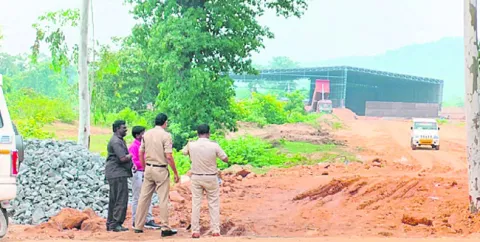 అనుమతి లేకుండా          నీలగిరి చెట్లు నరికివేత