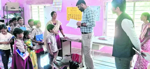 చిన్నారులకు విద్య, వైద్యమే ప్రధానం