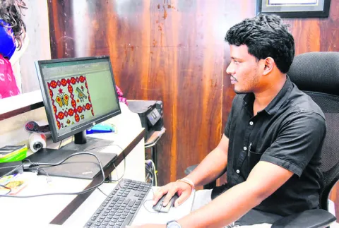 సంప్రదాయ డిజైన్లకు ఫ్యాషన్‌ జోడించాలి

