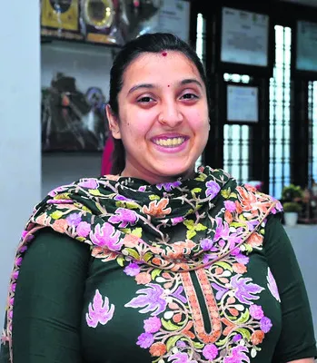 పోచంపల్లి చీరలకు  మంచి డిమాండ్‌ 
