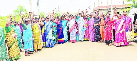 కార్మికుల సమస్యలు పరిష్కరించాలి