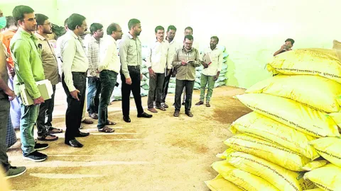 రైతులకు సరిపడా ఎరువులు