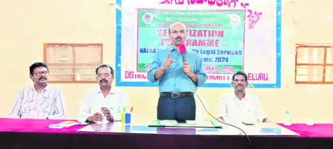 చట్టంపై విద్యార్థులకు అవగాహన 