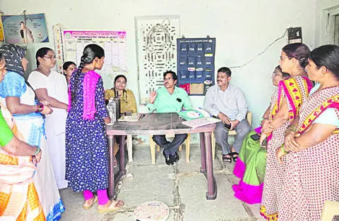 భూ సమస్యలను పరిష్కరించాలి 