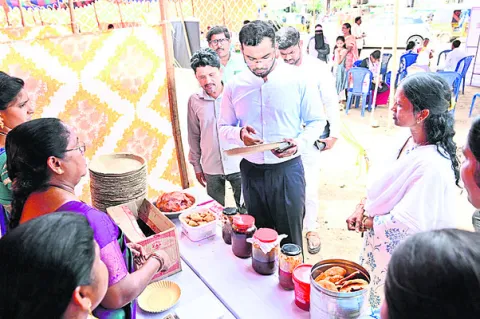 మహిళలు తయారుచేసిన ఉత్పత్తులను కొనాలి