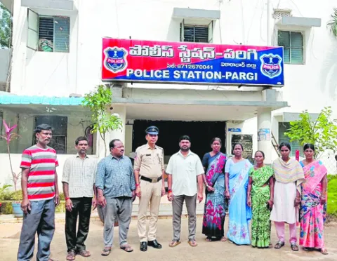 కార్మిక సమస్యలు పరిష్కరించాలి 