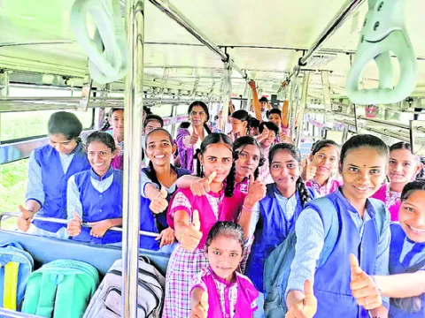 మా బడికి బస్సొచ్చిందోచ్‌!
