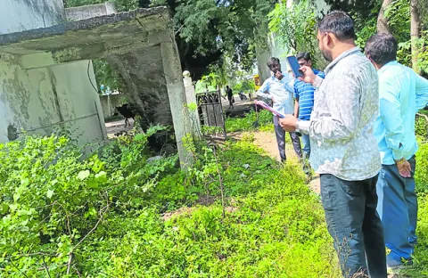 వక్ఫ్‌ భూములు పరాధీనం 
