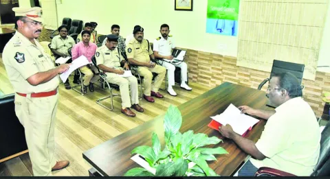 మత్స్యకారులకు బయోమెట్రిక్‌ కార్డులు తప్పనిసరి 
