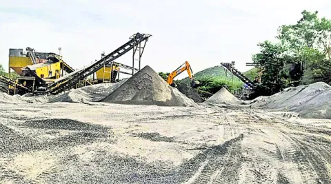 స్టోన్‌ క్రషర్లపై ‘మైనింగ్‌’ కత్తి
