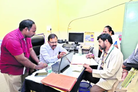 పీహెచ్‌సీల్లోనే కాన్పులు జరగాలి 