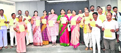 ఆదివాసీ దినోత్సవం ఘనంగా నిర్వహించాలి