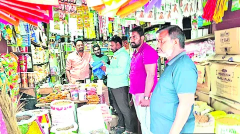 ప్లాస్టిక్‌ నివారణకు సహకరించాలి
