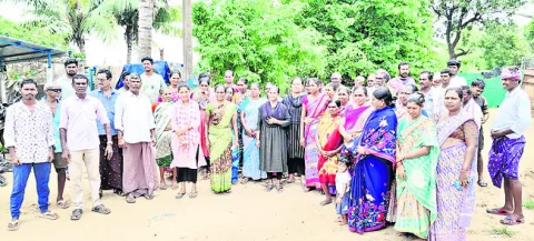 మా కుటుంబాలకు అన్యాయం జరుగుతోంది..