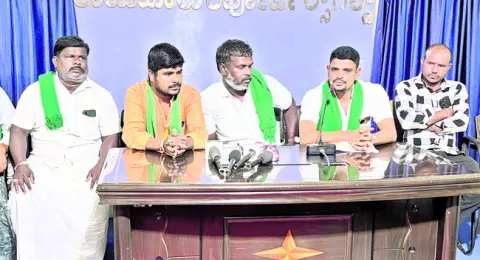 వ్యవసాయ శాఖ జేడీపై  చర్యలకు డిమాండ్‌ 