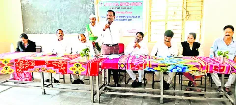 హక్కులను తెలుసుకోవాలి