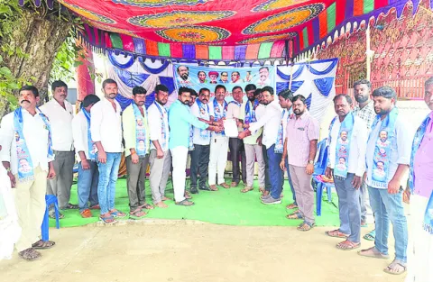 బీసీలు అన్ని రంగాల్లో రాణించాలి 