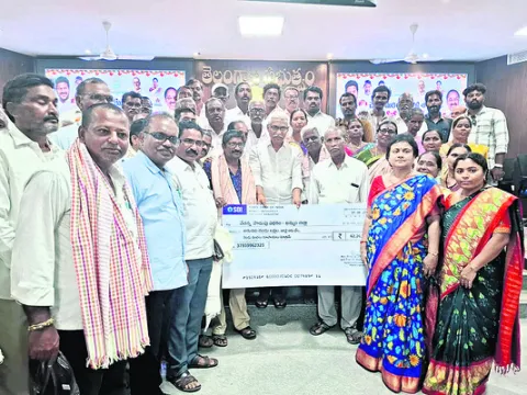 చేనేత రంగం బలోపేతానికి కృషి