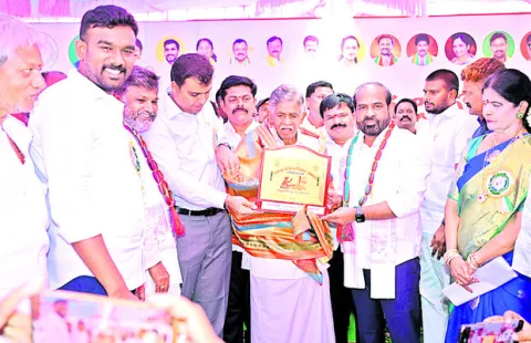 చేనేత రంగాన్ని అభివృద్ధి చేస్తాం 