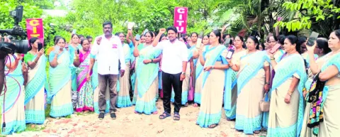 అంగన్‌వాడీలతో సెల్‌గాటం 