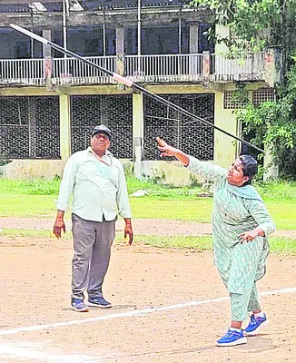 నీరజ్‌ చోప్రాను ఆదర్శంగా తీసుకోవాలి 
