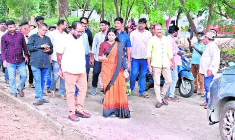 ‘డబుల్‌’ ఇళ్ల పంపిణీకి ఏర్పాట్లు చేయాలి
