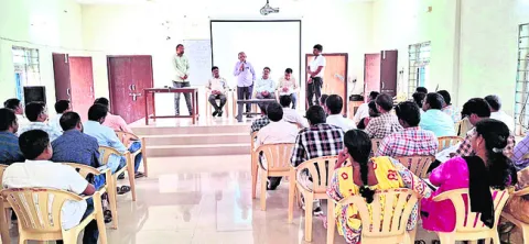 విద్యార్థులు వందశాతం హాజరు ఉండాలి