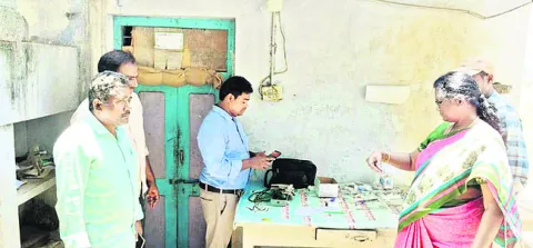 ఆర్‌ఎంపీలు అర్హతకు మించి వైద్యం చేయవద్దు