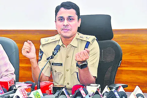 మూడు హత్యల కేసులో నిందితుడి అరెస్టు 