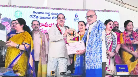 చంద్రమౌలికి కొండా లక్ష్మణ్‌ బాపూజీ అవార్డు 
