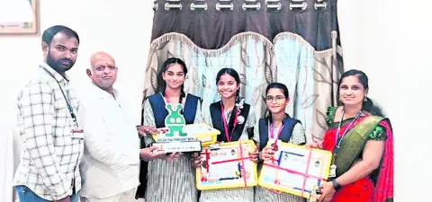 రవీంద్ర విద్యార్థులకు జాతీయ స్థాయి బహుమతులు