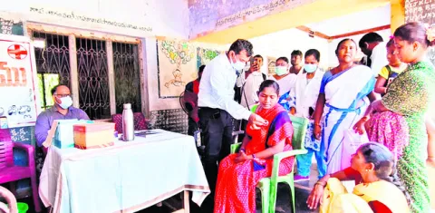 గువ్వలకుంట్లను సందర్శించిన వైద్య బృందం