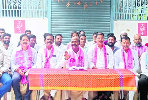 బీసీ రిజర్వేషన్లపై కాంగ్రెస్‌, బీజేపీలకు చిత్తశుద్ధి లే
