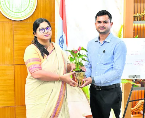 బాధ్యతలు స్వీకరించిన భైంసా సబ్‌ కలెక్టర్‌